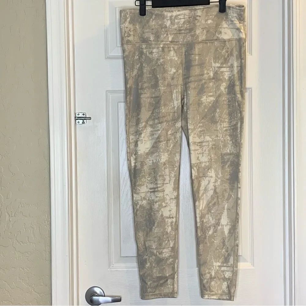 Mono B Leggings in Khaki Splash Size 1XL